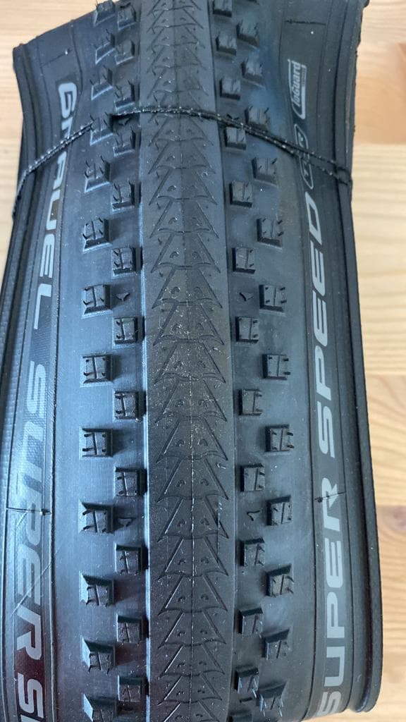 Wolfpack Gravel SuperSpeed TLR 40mm tread pattern